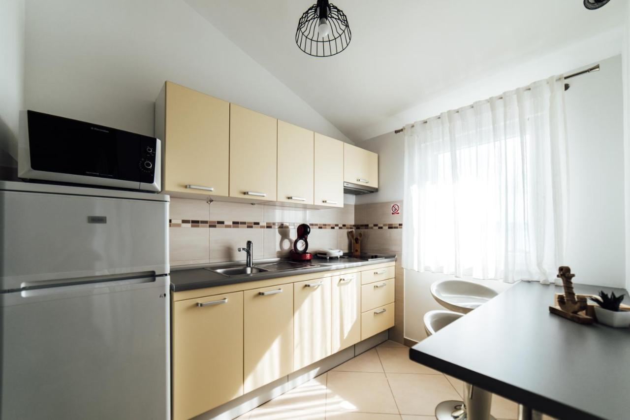 אומיס Villa Lidija מראה חיצוני תמונה